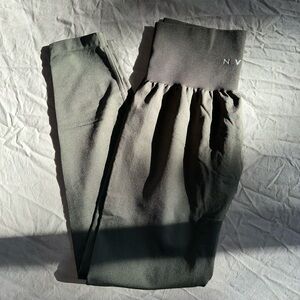 NVGTN Solid Seamless leggings in Olive. Size S.